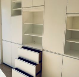 Integrated drawers: Click Here To View Larger Image