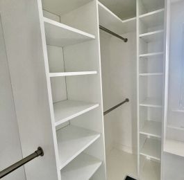 Walk in wardrobe with window seat: Click Here To View Larger Image
