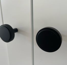 Matt black knurled knobs: Click Here To View Larger Image