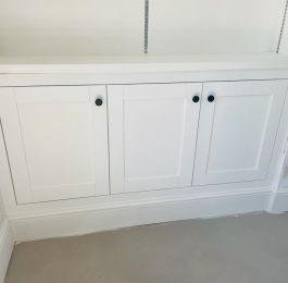 3 shaker doors in alcove : Click Here To View Larger Image