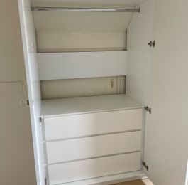 Inset drawers: Click Here To View Larger Image
