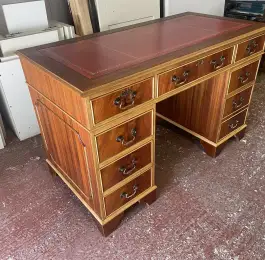 Refurbished desk: Click Here To View Larger Image